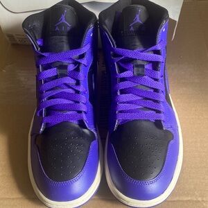 Jordan Women's Black and Purple Sneakers